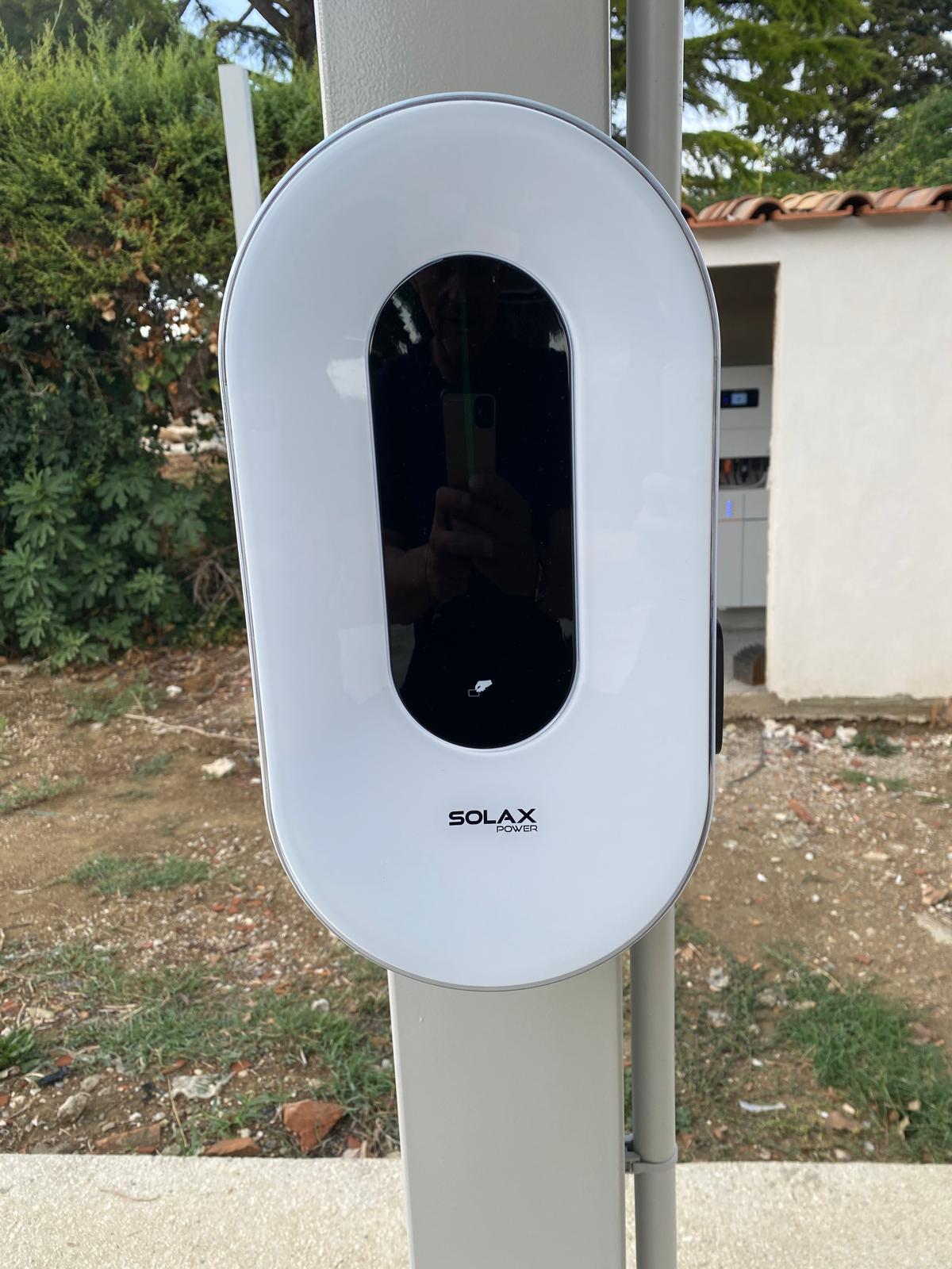 Colonnina di ricarica Solax per veicoli elettrici a The Lodge Perugia